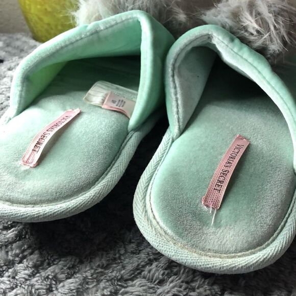 Victoria’s Secret grey pom pom Slippers  light  green fuzzy house shoes - Picture 3 of 6